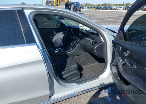 2016 Mercedes-Benz C 300 из США, поврежденный, VIN 55SWF4KB6GU098332